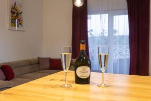 Luxury Poolside Oasis Split