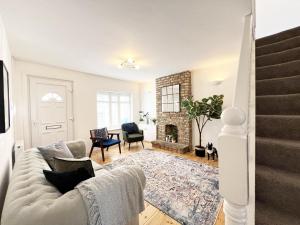 BEAUTIFUL WINDSOR COTTAGE, AMAZING LOCATION, The Castle, Ascot, Legoland, Free Parking Super Close