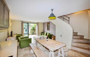 Maisons de vacances Lovely Home In Saint-Laurent-De-La-Cabrerisse : photos des chambres