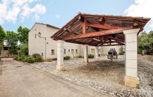 2 Bedroom Awesome Home In Saint-Laurent-De-La-Ca