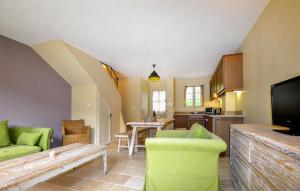 Maisons de vacances Lovely Home In Saint-Laurent-De-La-Cabrerisse : photos des chambres