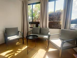 Step To Yumbo by CASAS COCODRILO