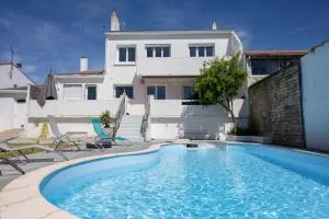 Belle Maison familiale avec piscine et jardin - 皮勒博罗