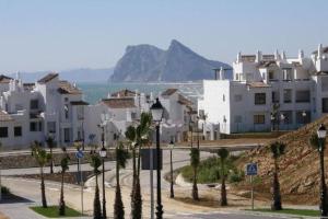 Spacious 6-bed Apartment in Marina de la Alcaidesa