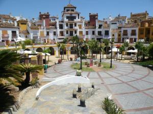 Spacious 6-bed Apartment in Marina de la Alcaidesa