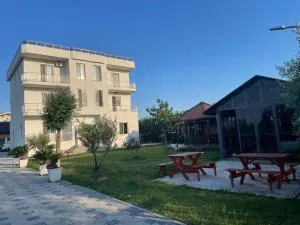 KuneVain Guest House - Fushë-Milot