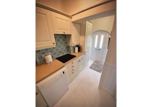 Briarfield - Adorable 1 bedroom seaside apartment, on-site parking