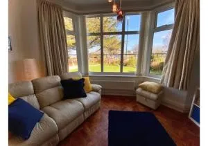 Briarfield - Adorable 1 bedroom seaside apartment, on-site parking - Galmpton-on-the-Dart