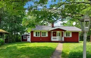 3 Bedroom Stunning Home In Ätran - Djuparp