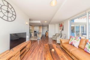 Horizon Bay 1505 by HMH