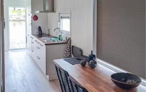 2 Bedroom Lovely Ship In Hellevoetsluis