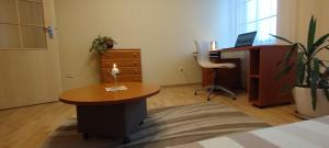 A Tranquil Oasis, Lakeview Home in Lapes Kaunas