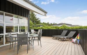 Amazing Home In Tarm With Wifi