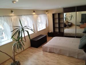 A Tranquil Oasis, Lakeview Home in Lapes Kaunas