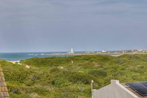 Upmarket Sea View Apartment