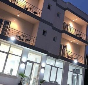 Kompleksi Tre Shqiponjat