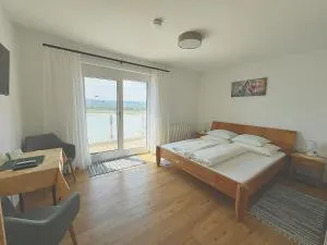 Gasthaus Donaublick - 多瑙河畔埃默斯多夫