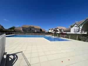 Maisons de vacances Charmante Maison de Vacances avec Piscine, Proche Plage et Commerces - FR-1-324A-43 : photos des chambres