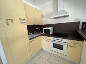 Maisons de vacances Charmante Maison de Vacances avec Piscine, Proche Plage et Commerces - FR-1-324A-43 : photos des chambres