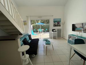 Maisons de vacances Charmante Maison de Vacances avec Piscine, Proche Plage et Commerces - FR-1-324A-43 : photos des chambres