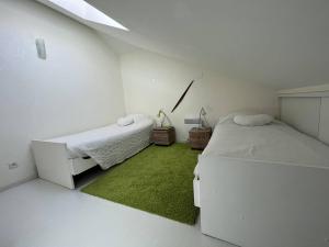 Maisons de vacances Charmante Maison de Vacances avec Piscine, Proche Plage et Commerces - FR-1-324A-43 : photos des chambres