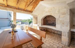 Beautiful Home In Slivnica With Wifi