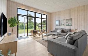 Lovely Home In Glesborg With Wifi