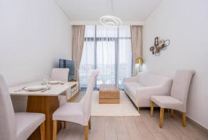 Luxury 1 BR apartment in Azizi Riviera 32