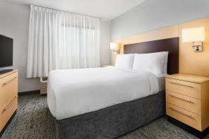 1 Bedroom Suite, 1 Queen, Sofa bed room in TownePlace Suites by Marriott Garden City