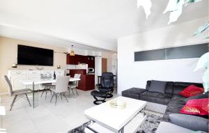 Beautiful Apartment In Le Barcarès