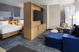 Junior Suite room in Courtyard by Marriott Los Angeles L.A. LIVE