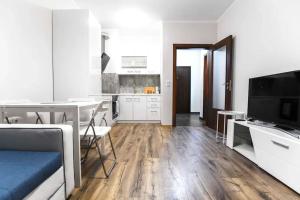 HOT Main Square Newly Built Modern Apartment