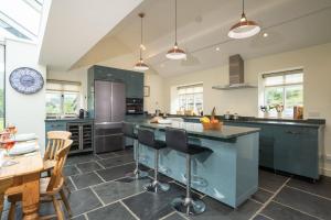 Panoramic Views & Spacious Living by LetMeStay