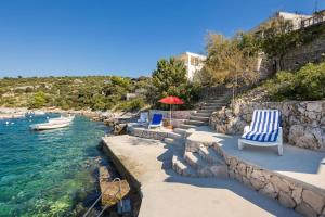 Apartments Bose Kanica on the sea