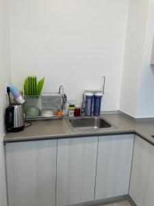 JQ 2 Bedroom Apt Near Suria Mall