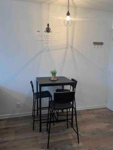 Grand studio 1er étage au calme centre ville proximité Cathédrale