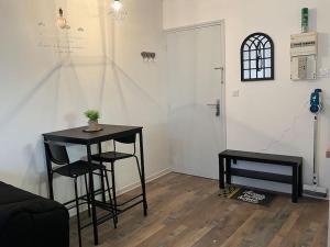 Grand studio 1er étage au calme centre ville proximité Cathédrale