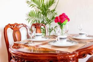 Home Away From Home 2BR Apartment 6 Minutes Drive to Grand Mall WiFi, Netflix & Free Parking