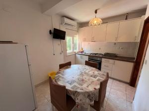 Apartments Julieta with balcony and grill - by TA Leut Agency