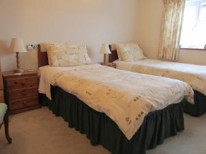 Albertine ,A warm welcome awaits you ,Offering room only or bed and breakfast ,Ideal location for Solent Way ,High Street ,Isle of Wight ,New Forest