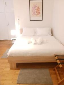 Beautiful Downtown Studio!