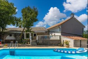 Amazing,full privacy holiday home with swimming pool l & hot tub