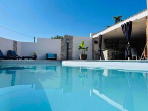 Appartements Charmant studio au calme avec piscine : photos des chambres