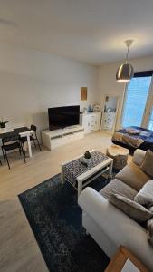 Comfy Modern Design Full Home with Parking