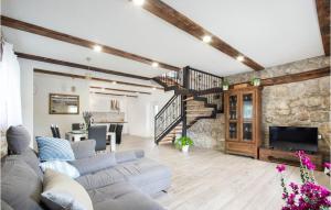 3 Bedroom Cozy Home In Hrvace