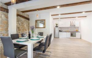 3 Bedroom Cozy Home In Hrvace