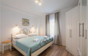 3 Bedroom Cozy Home In Hrvace