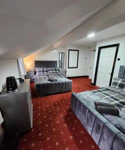 Rainsough Cottage Guest House - Sleeps upto 8 with ensuite - Free Parking & WiFi