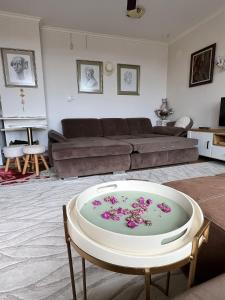 Kazanlak DOWNTOWN Central Apartment Guesthouse with Full Kitchen, Panoramic Views, Self Check-in & Free Parking, Best Value!