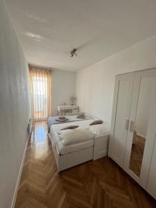 T-star, 2-bedroom apartment with magnificent beach view